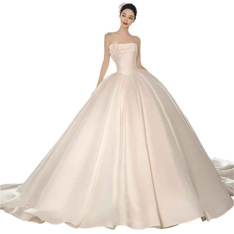 A Strapless Dress With A Big Train - Durage Collection